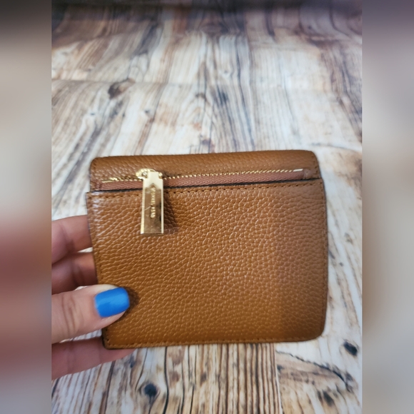 MICHAEL KORS CARRYALL CARD - Picture 11 of 11